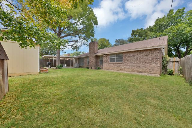 6905 Yorkston Street, Watauga, TX 76148