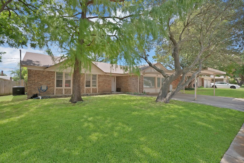 6905 Yorkston Street, Watauga, TX 76148