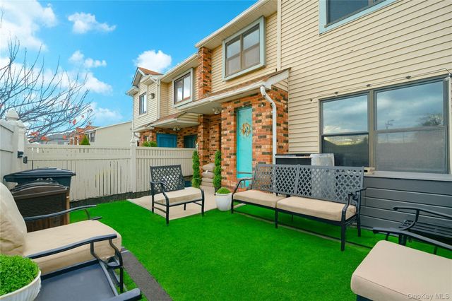 68 Gina Court, Staten Island, NY 10314