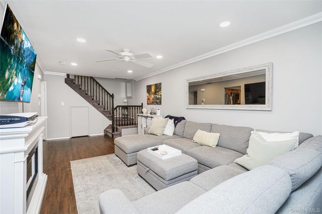 68 Gina Court, Staten Island, NY 10314