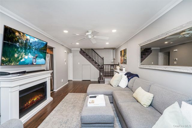 68 Gina Court, Staten Island, NY 10314