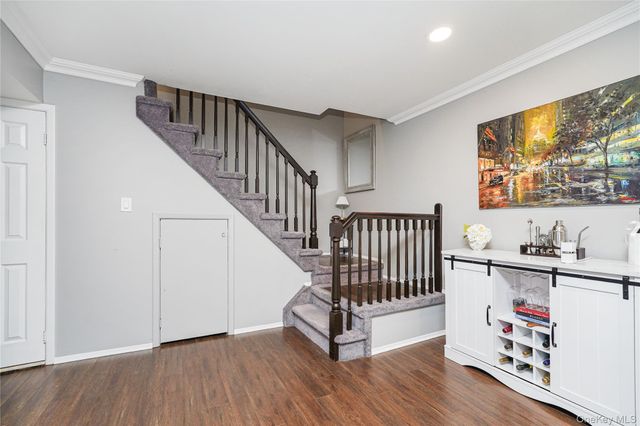 68 Gina Court, Staten Island, NY 10314