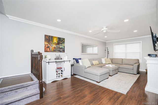 68 Gina Court, Staten Island, NY 10314