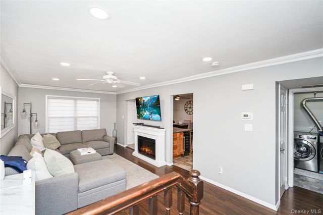 68 Gina Court, Staten Island, NY 10314