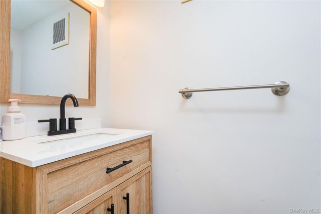 68 Gina Court, Staten Island, NY 10314