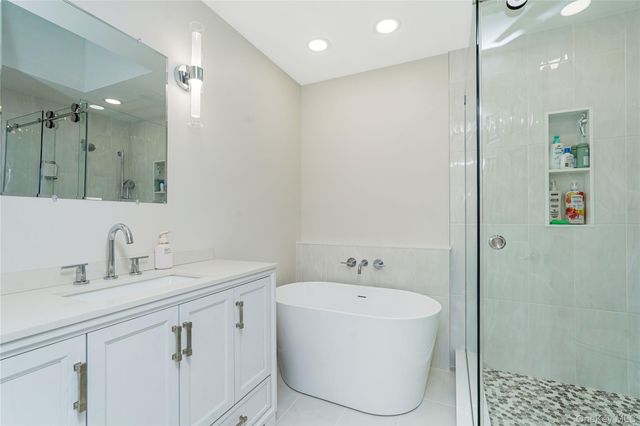 68 Gina Court, Staten Island, NY 10314