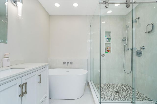 68 Gina Court, Staten Island, NY 10314