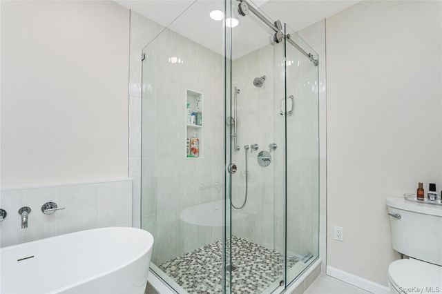 68 Gina Court, Staten Island, NY 10314