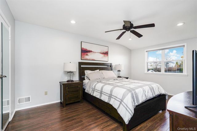 68 Gina Court, Staten Island, NY 10314