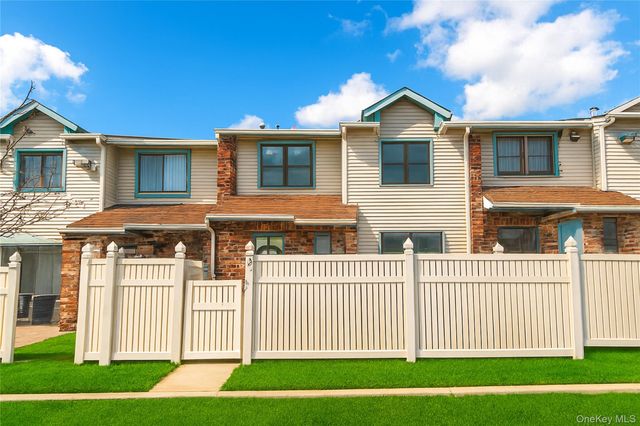 68 Gina Court, Staten Island, NY 10314