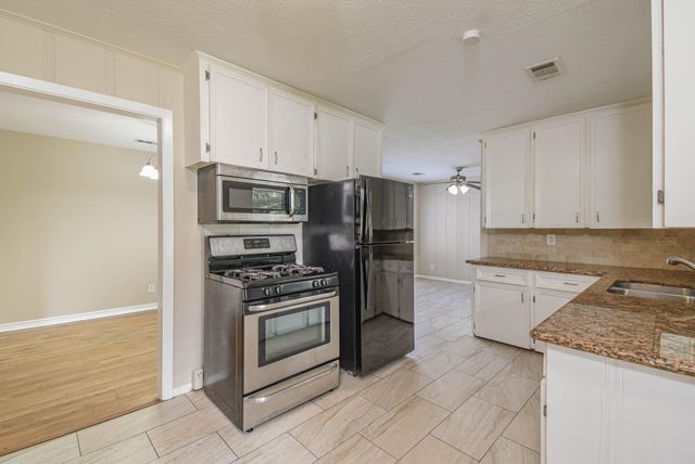 1509 N San Jacinto Street, Conroe, TX 77301