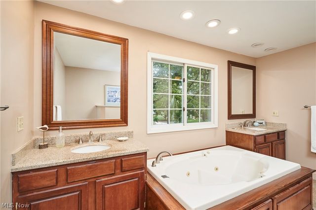 2345 Chatham Road, Akron, OH 44313