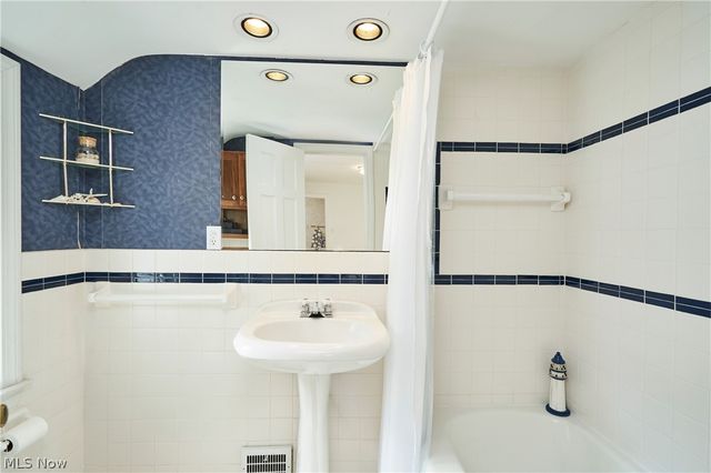 2345 Chatham Road, Akron, OH 44313