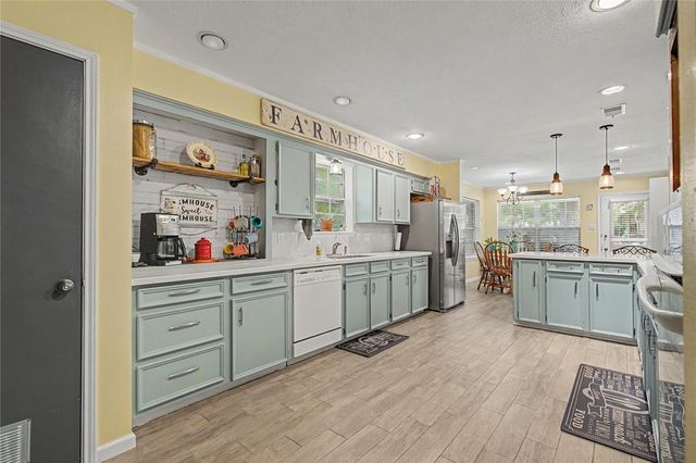 1450 Pleasant Valley Drive, Huntsville, TX 77340