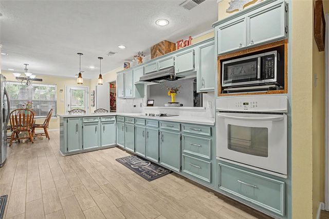 1450 Pleasant Valley Drive, Huntsville, TX 77340