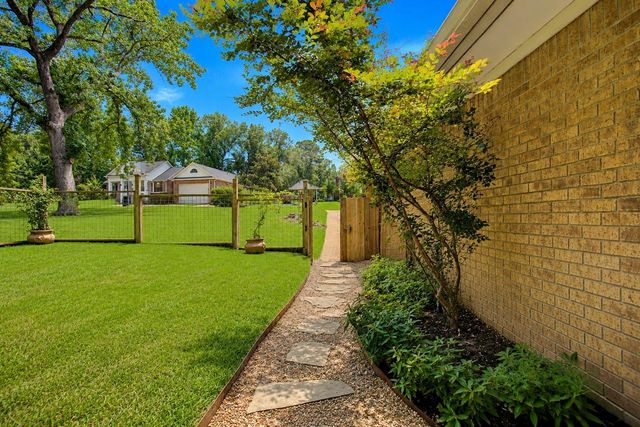 1450 Pleasant Valley Drive, Huntsville, TX 77340