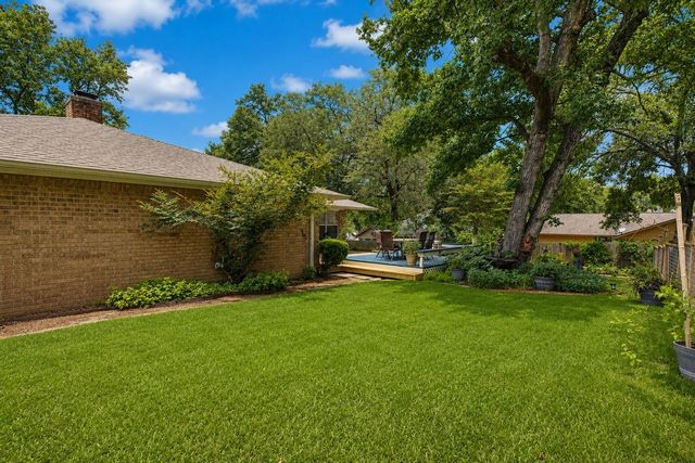 1450 Pleasant Valley Drive, Huntsville, TX 77340