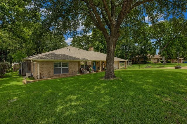 1450 Pleasant Valley Drive, Huntsville, TX 77340