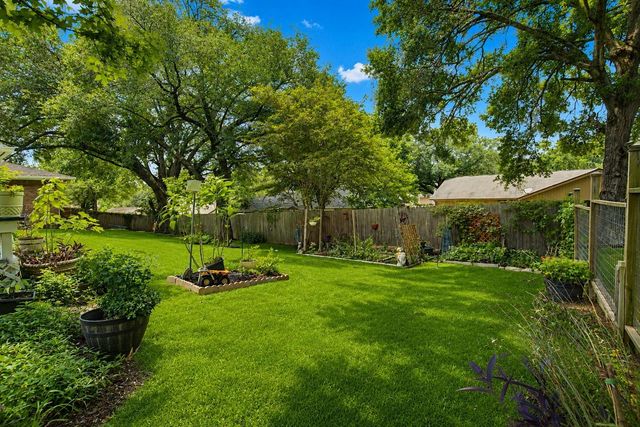 1450 Pleasant Valley Drive, Huntsville, TX 77340