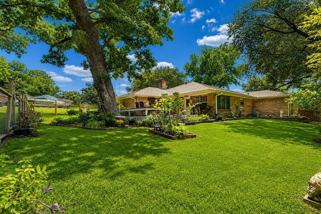 1450 Pleasant Valley Drive, Huntsville, TX 77340