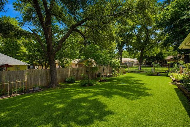 1450 Pleasant Valley Drive, Huntsville, TX 77340