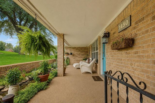 1450 Pleasant Valley Drive, Huntsville, TX 77340