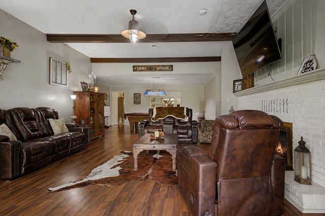 1450 Pleasant Valley Drive, Huntsville, TX 77340