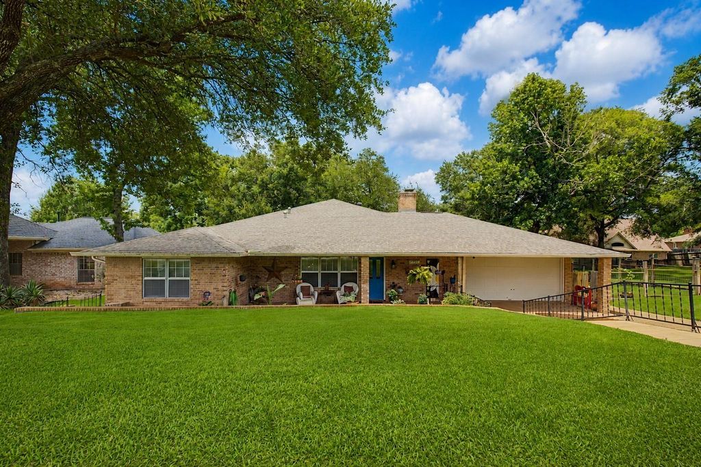 1450 Pleasant Valley Drive, Huntsville, TX 77340