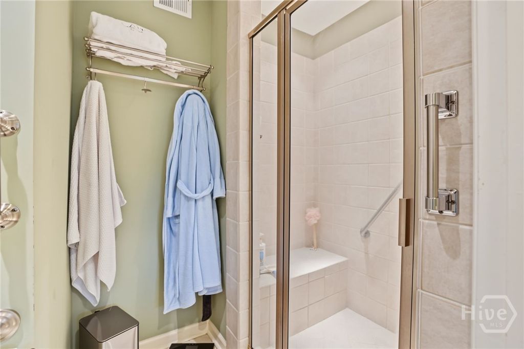 Image 21 of property listing at 4 Marburg Lane, Savannah, GA 31411