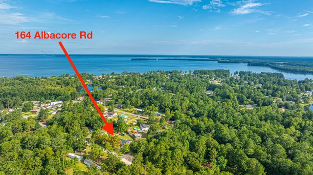 164 Albacore Road, Bonneau, SC 29431