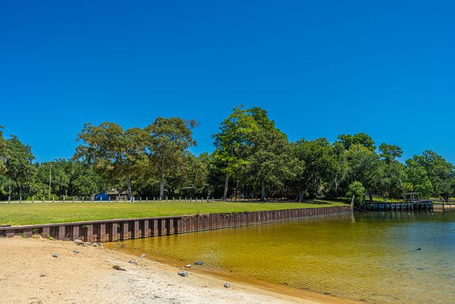 164 Albacore Road, Bonneau, SC 29431