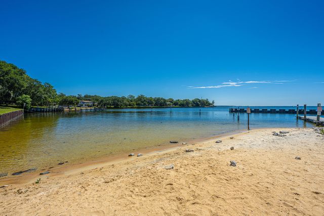 164 Albacore Road, Bonneau, SC 29431