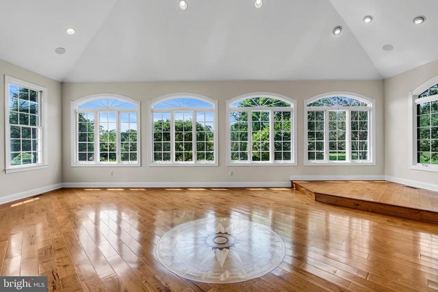1 ETHAN DR, Farmingdale, NJ 07727