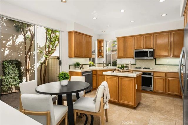37 Del Cambrea, Irvine, CA 92606