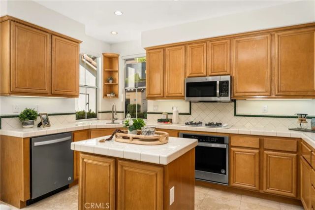 37 Del Cambrea, Irvine, CA 92606