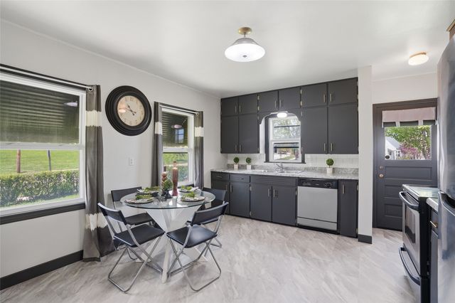 642 Prairie NE, Cedar Rapids, IA 52402