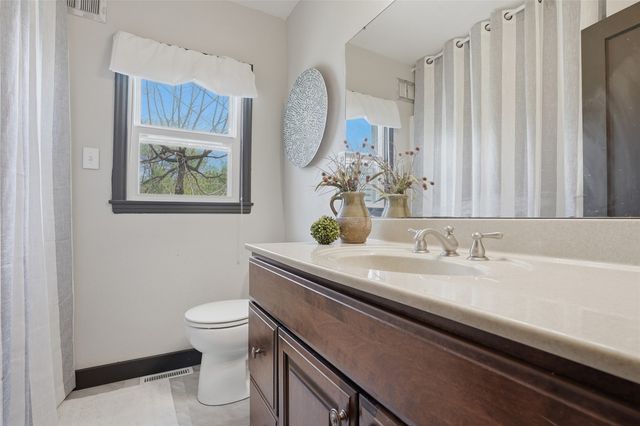 642 Prairie NE, Cedar Rapids, IA 52402