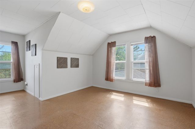 642 Prairie NE, Cedar Rapids, IA 52402