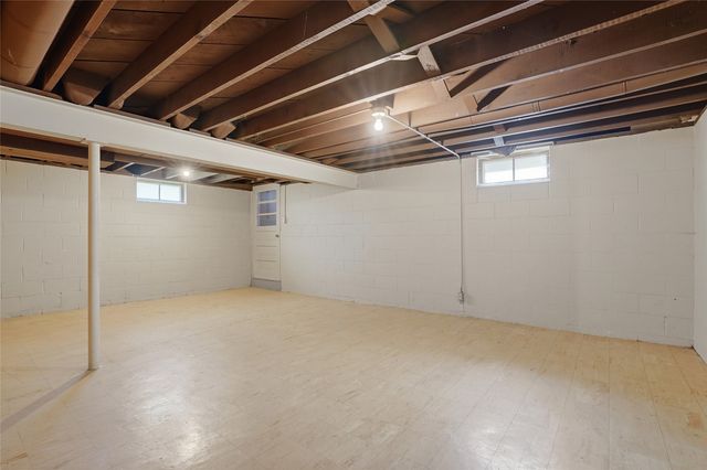 642 Prairie NE, Cedar Rapids, IA 52402