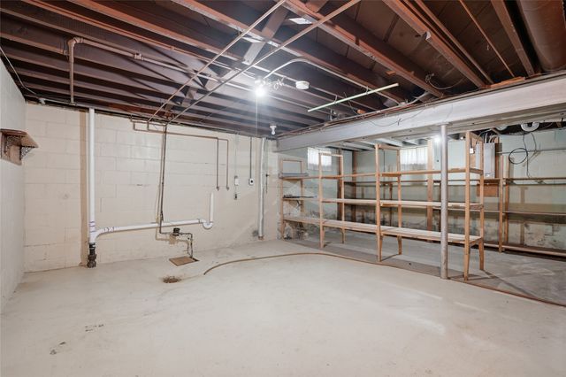 642 Prairie NE, Cedar Rapids, IA 52402