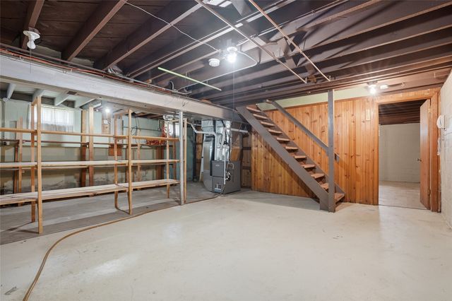 642 Prairie NE, Cedar Rapids, IA 52402