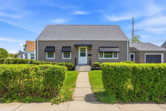 642 Prairie NE, Cedar Rapids, IA 52402