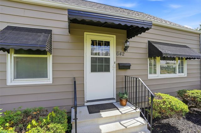 642 Prairie NE, Cedar Rapids, IA 52402