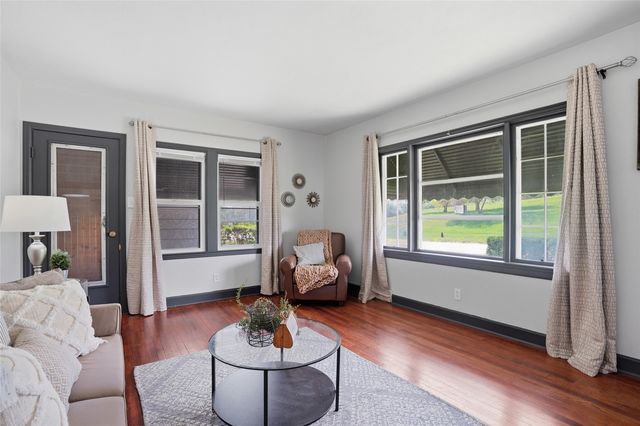 642 Prairie NE, Cedar Rapids, IA 52402
