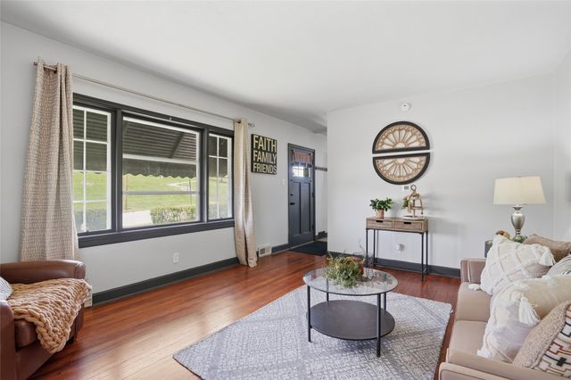 642 Prairie NE, Cedar Rapids, IA 52402
