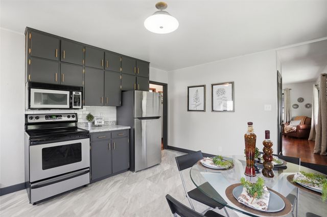 642 Prairie NE, Cedar Rapids, IA 52402