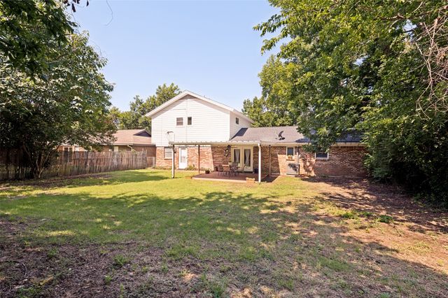 511 Simmons Drive, Euless, TX 76040
