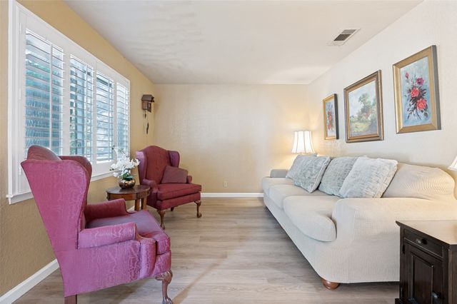511 Simmons Drive, Euless, TX 76040
