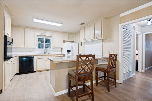 511 Simmons Drive, Euless, TX 76040