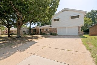 511 Simmons Drive, Euless, TX 76040